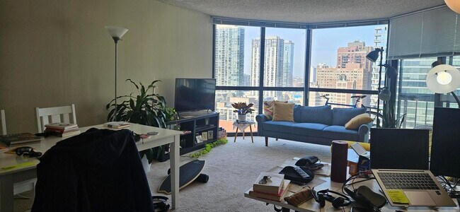 Photo - 33 W Delaware Pl Unit 20H