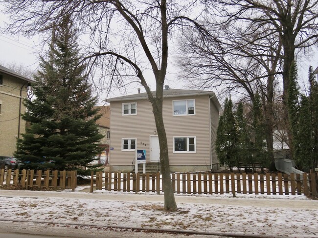 Building Photo - 562 Wardlaw Ave Unit 1