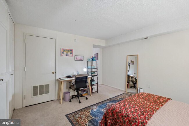 Photo - 1420 Locust St Unit 14H