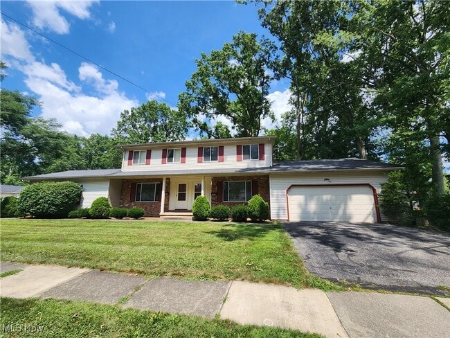 Building Photo - 2407 Hillcrest Dr Rental