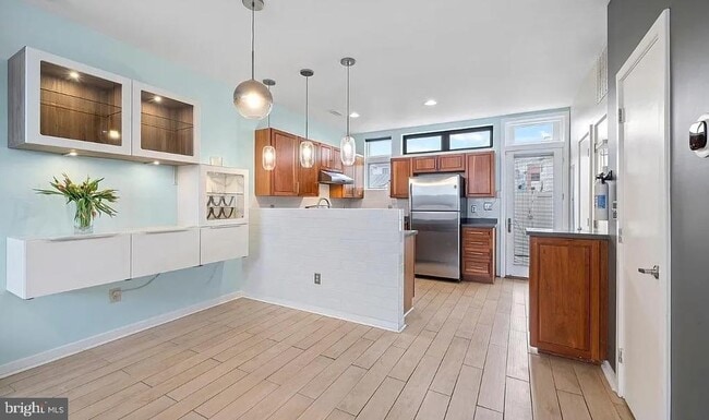 Building Photo - 928 Wallace St