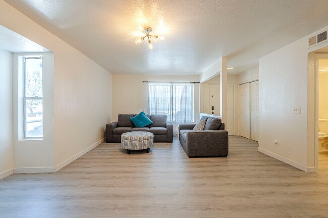 Building Photo - 1331 W Baseline Rd Rental