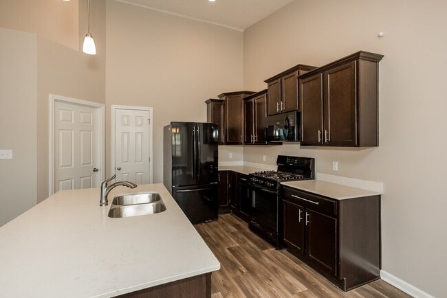 386 Thunderwood Dr