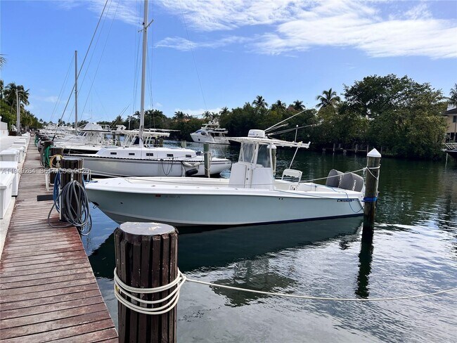 Building Photo - 100 Edgewater Dr Unit 140