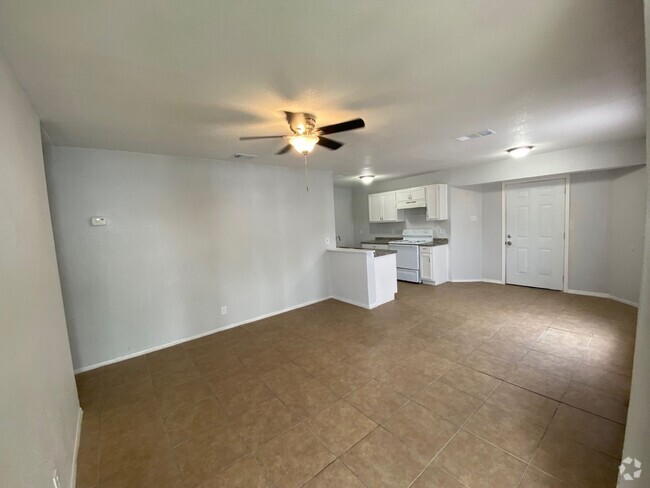 Building Photo - Comfortable 2BR/1BA- Home Available Now!