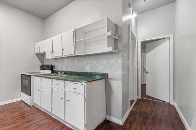 Photo - 1720 Webster Ave
