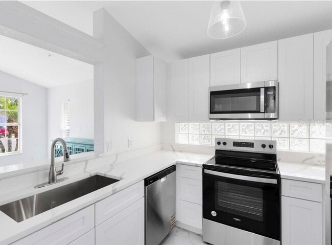 Photo - 3383 Hamlet Loop