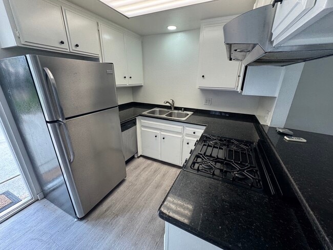 Photo - 10910 Regent St Unidad A