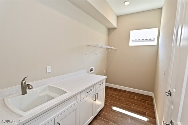 Building Photo - 8437 Rosa Ct