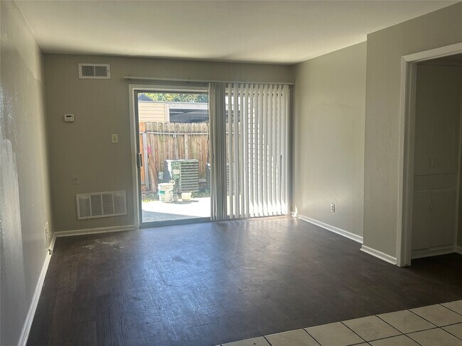 Photo - 6702 Biggs Ct Unidad 4