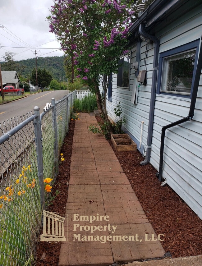 Photo - 1779 SE Giles St