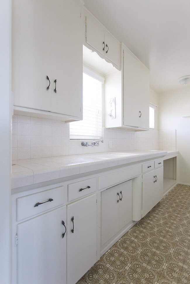 Photo - *OPEN HOUSE: 10/25 10-11AM* Upstairs 1BR i... Unit 1511