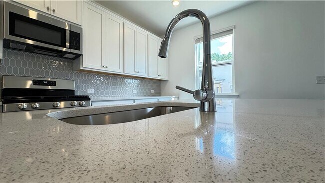 Photo - 104 Holt Ln