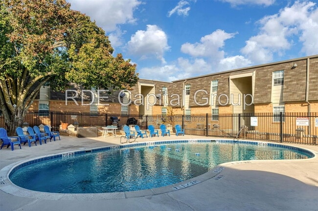 Building Photo - 7054 Glenview Dr Unit 66