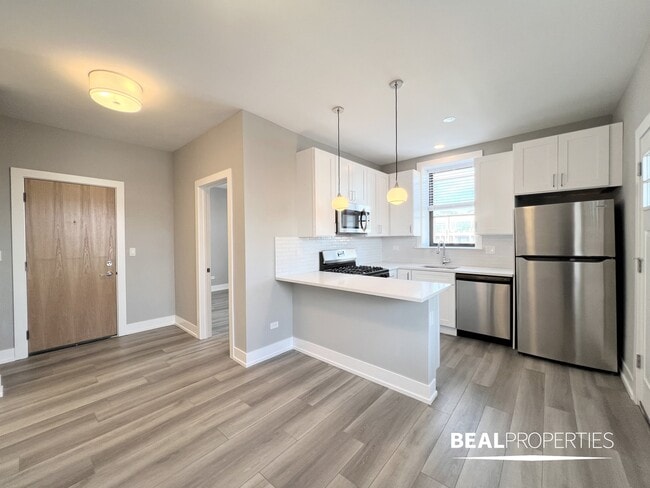 Photo - 3935 N Janssen Ave Unit 2