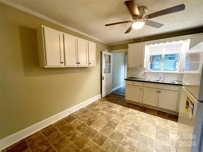 Photo - 338 Magnolia St NW