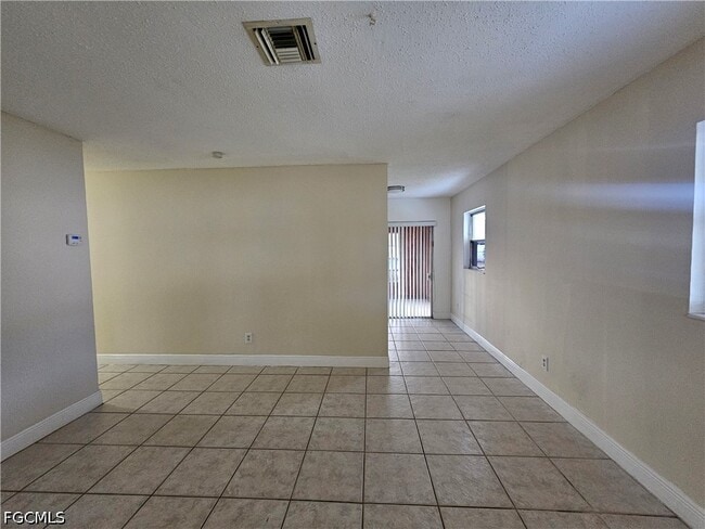 Photo - 423 Morgan Cir S