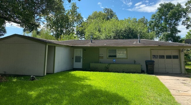 Building Photo - 6138 Kenilwood Dr Rental
