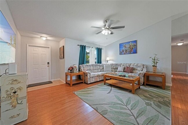 Photo - 590 Ridgewood St NW