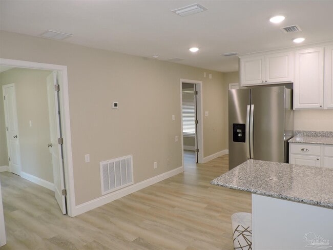 Photo - 3202 W Lee St