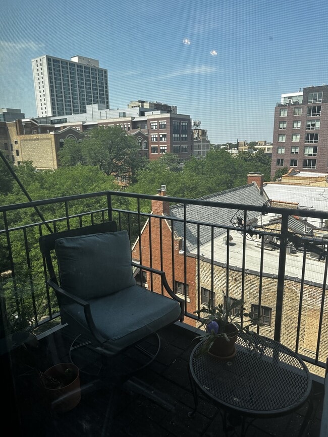 Photo - 3900 N Pine Grove Ave Unit 704
