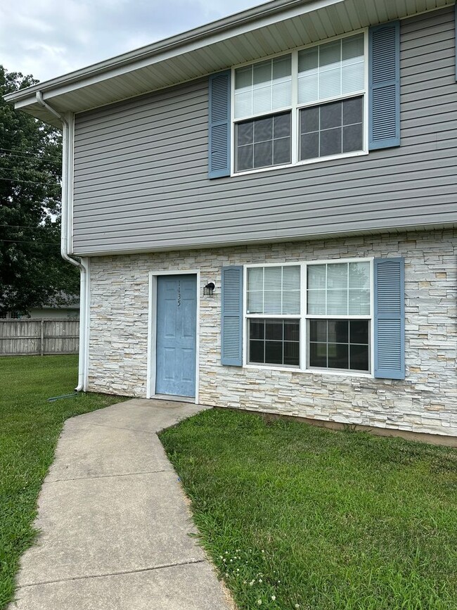 3 BEDROOM 2.5 BATHROOM TOWNHOUSE FOR RENT - 3 BEDROOM 2.5 BATHROOM TOWNHOUSE FOR RENT