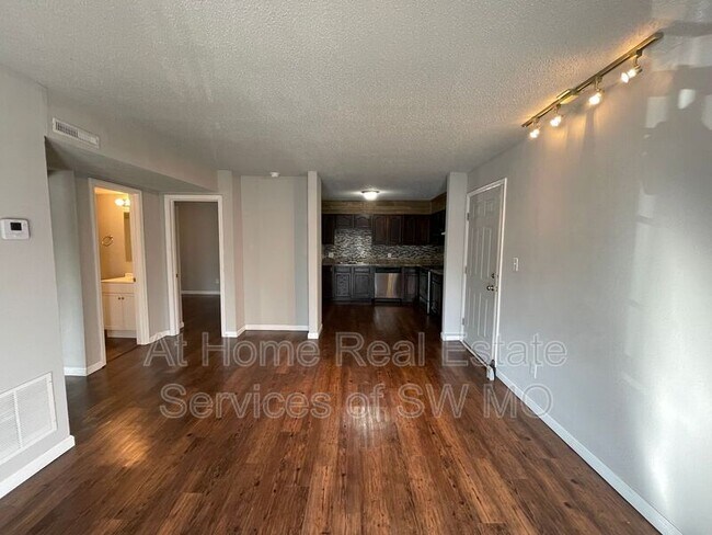 Photo - 712 E Sunshine St