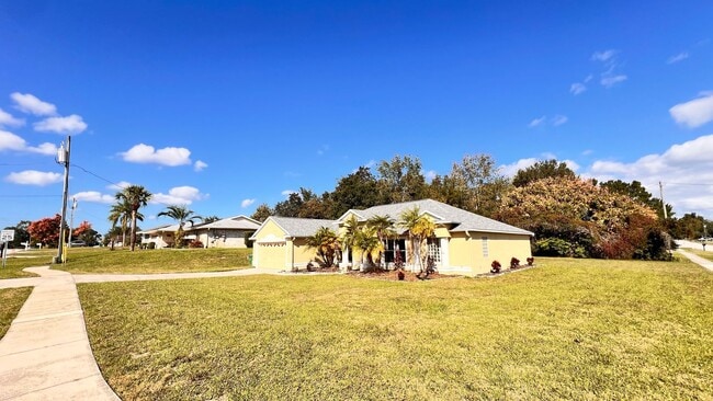 Photo - 1481 Woodfern St