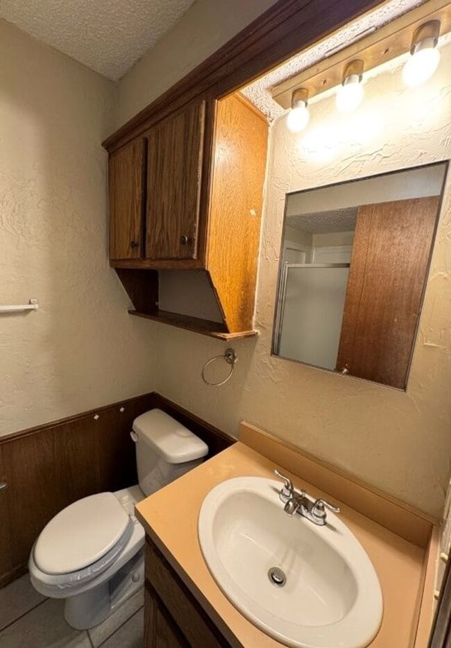 Photo - 3 bed, 2 bath and a 2 car garage duplex for rent in Moore near 12th Street and I-35!