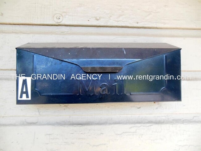 Photo - 922 12th St SE