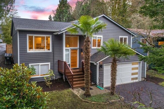 Building Photo - Beautiful Redesigned 2-story SW Seattle Rental