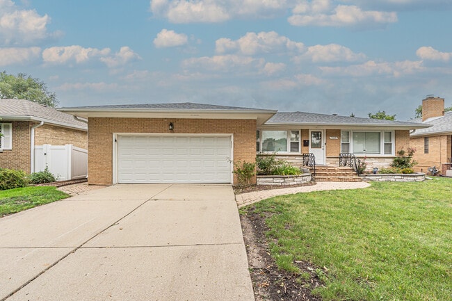 Photo - 5018 Dobson St