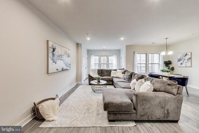 Building Photo - 10020 Ruffian Wy Unit E