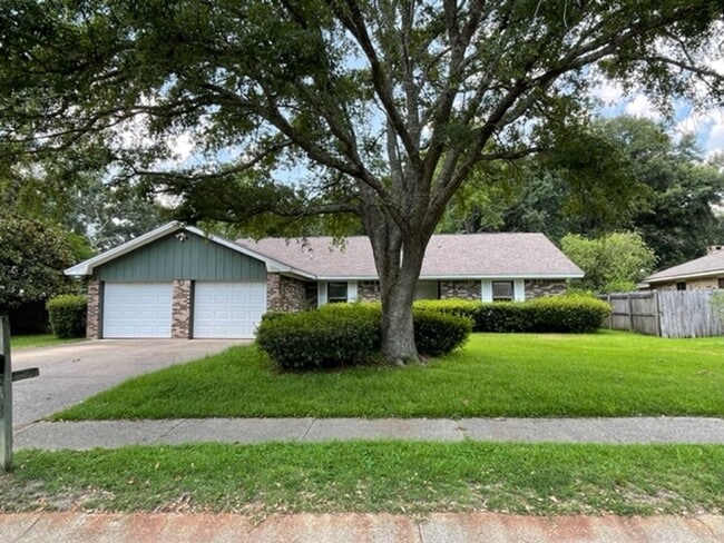 Building Photo - Charming 3-Bedroom Home in Fort Bayou Esta...