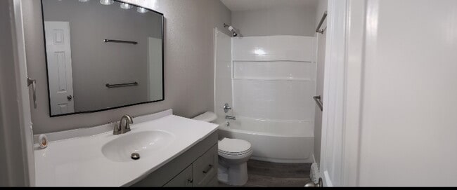 Photo - 717 39th St Unidad B