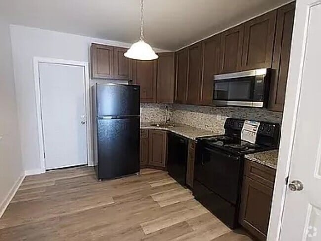 Building Photo - 2406 N Chadwick St Rental