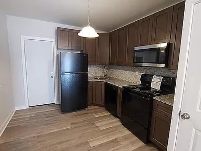 Building Photo - 2406 N Chadwick St Rental