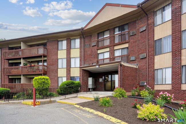 Building Photo - 2118 Cromwell Hills Dr Unit 2118