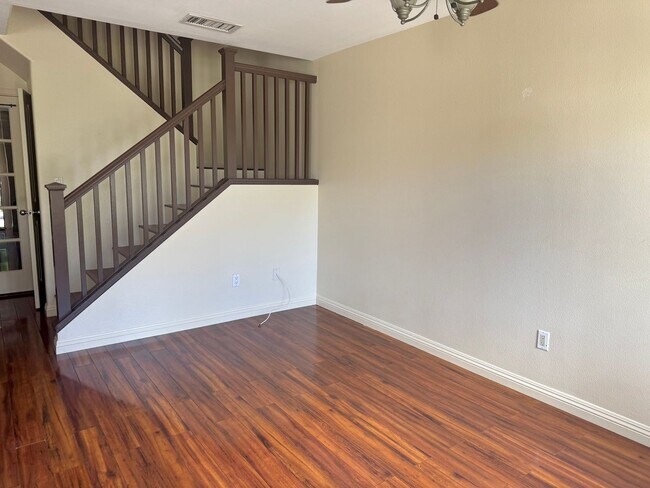 Photo - Stunning 3-bedroom and 2.5-bathroom Townho...