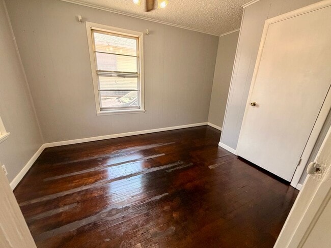 Photo - 816 N Broadway Ave