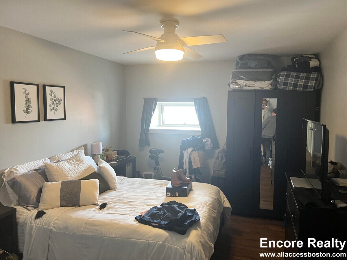 Photo - 245 Heath St