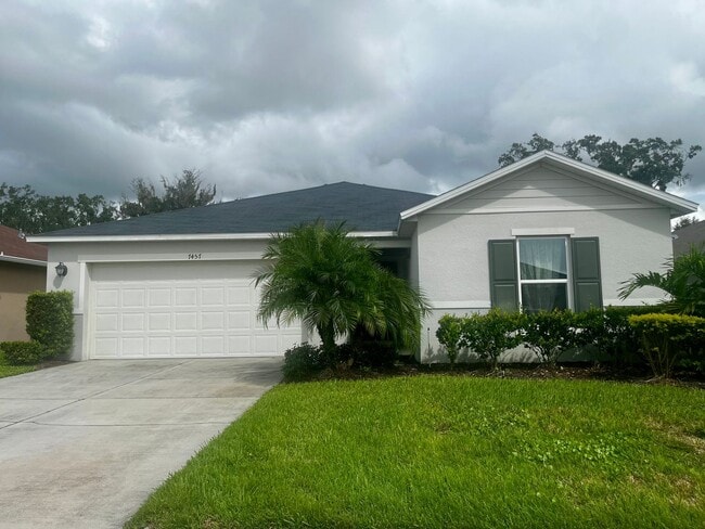 Building Photo - Spacious 3-Bed, 2-Bath Fully Gated Home in...
