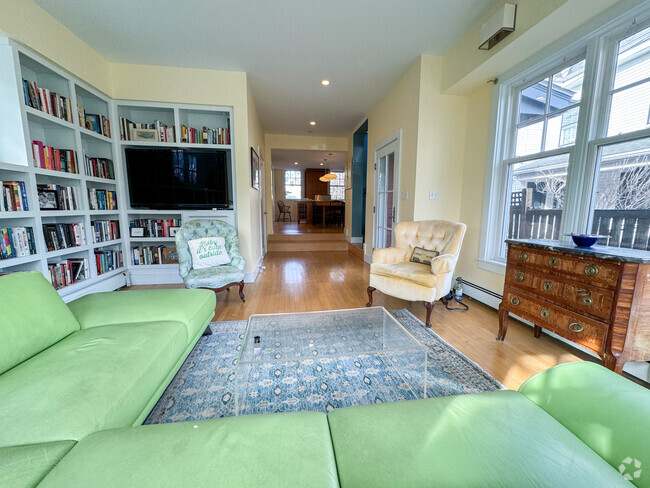 Building Photo - 3 Howland St Rental