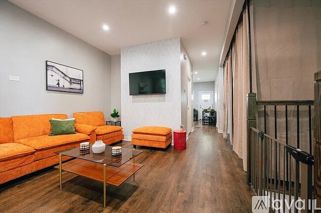 Photo - 2923 N Wisner Ave