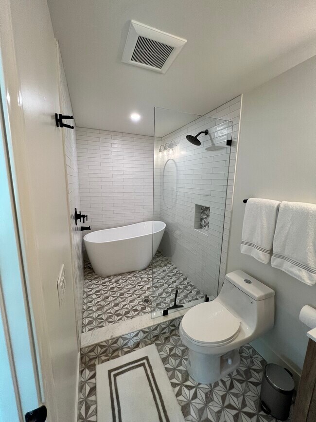 Photo - 4920 W Mountain View Dr Apartments Unit 4918