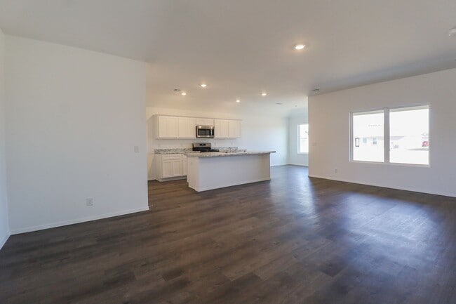 Photo - New Build 3 Bedroom Home Available For Immediate Move In!! Robninson Ranch