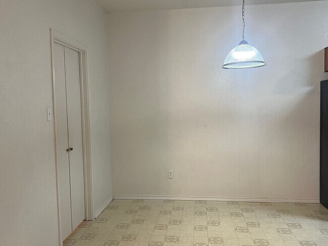 Photo - 2608 Edgefield St Unit B