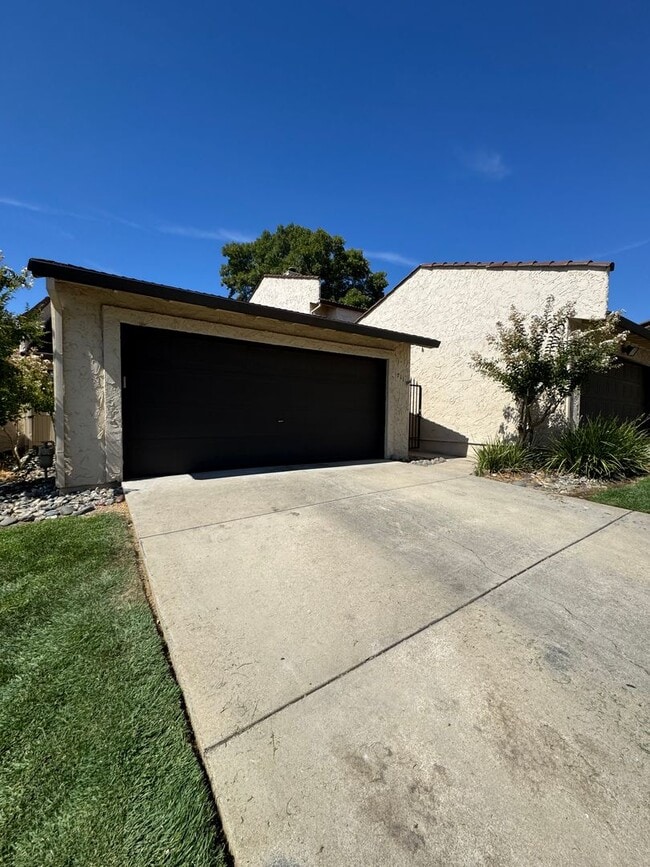 711 Flower Ash Ln