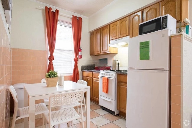 Building Photo - 126 Warren St Unit G3 Rental