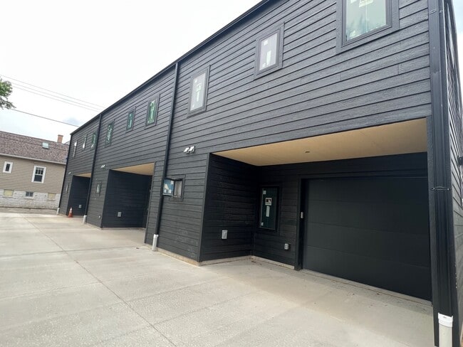 923 E Otjen St Unidad 925 E Otjen